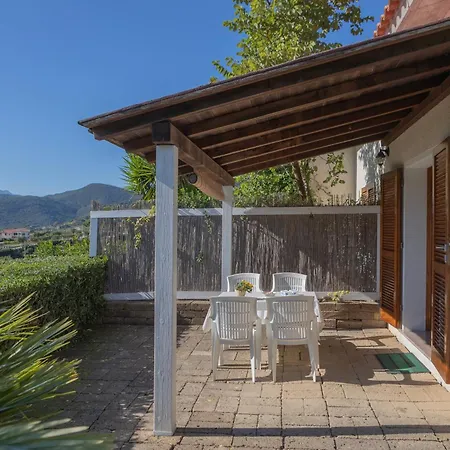 Le Essenze Di By Elbasummer Apartment Lacona